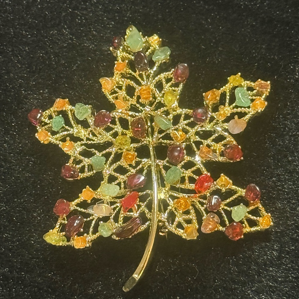 Elegant Gold Leaf Brooch – Gemstone Accent Fall Jewelry